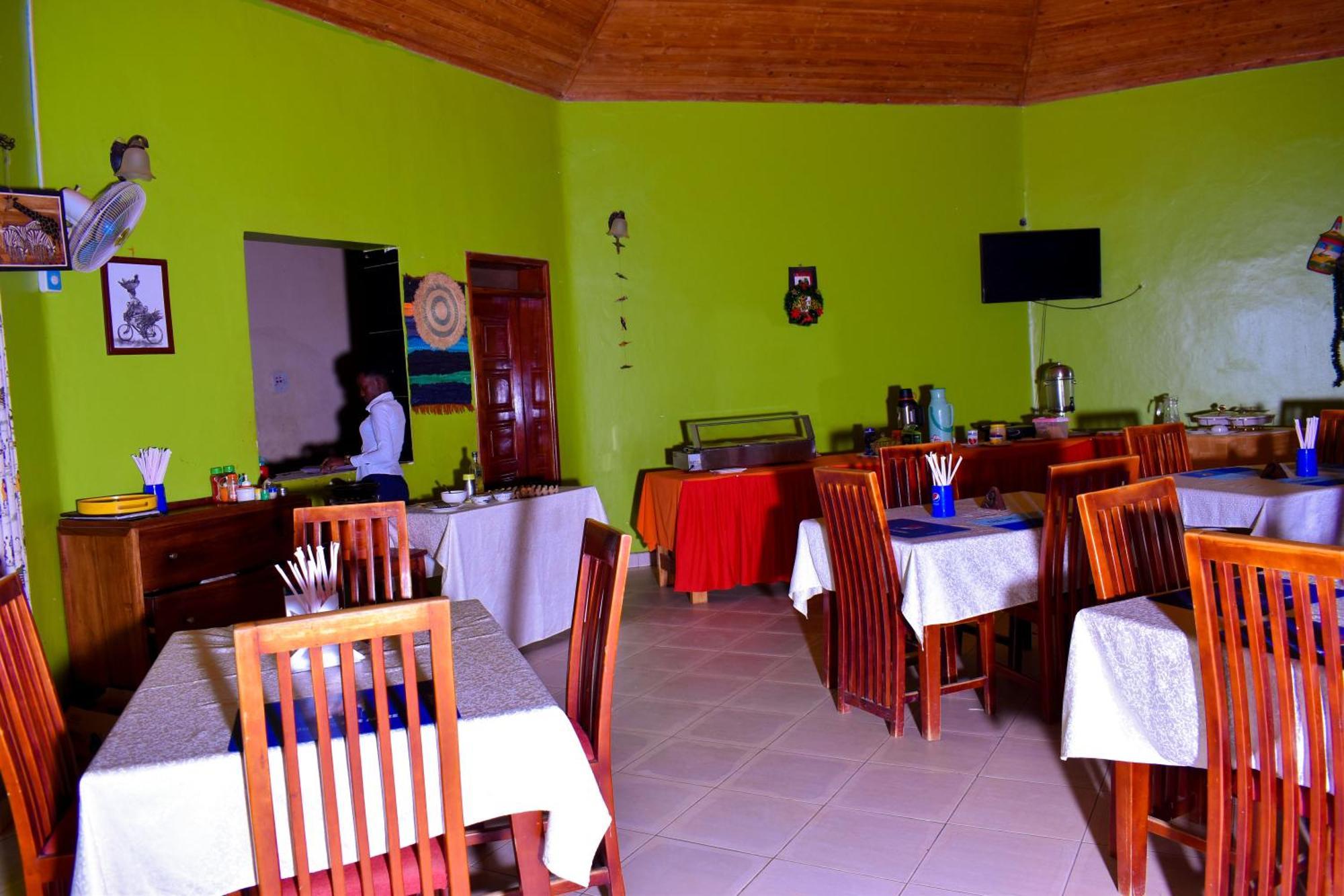 Lavic Country Resort Adjumani Esterno foto