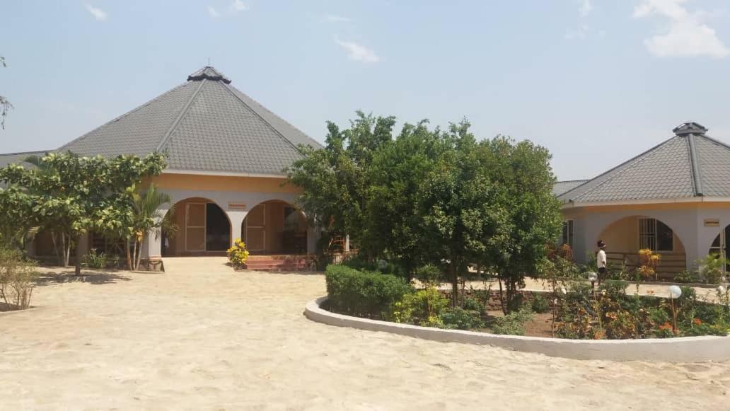 Lavic Country Resort Adjumani Esterno foto